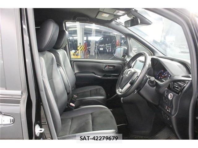 Toyota VOXY 2021-06 8102580-29