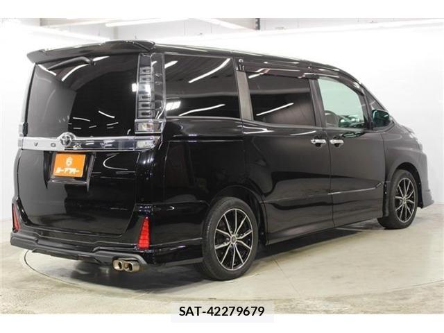 Toyota VOXY 2021-06 8102580-5
