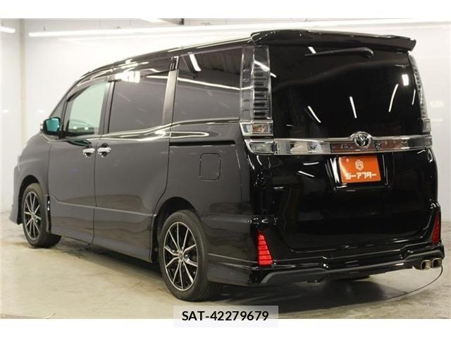 Toyota VOXY 2021-06 8102580-7