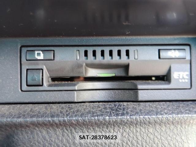 Toyota VOXY 2017-02 8102596-14
