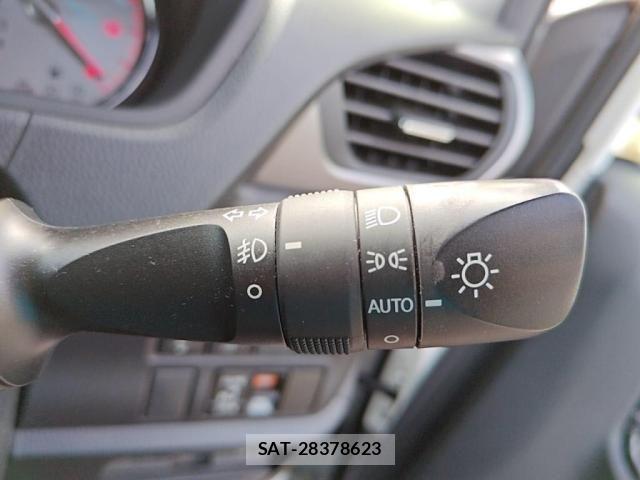 Toyota VOXY 2017-02 8102596-15