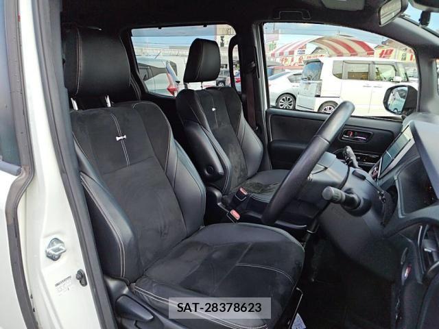Toyota VOXY 2017-02 8102596-20