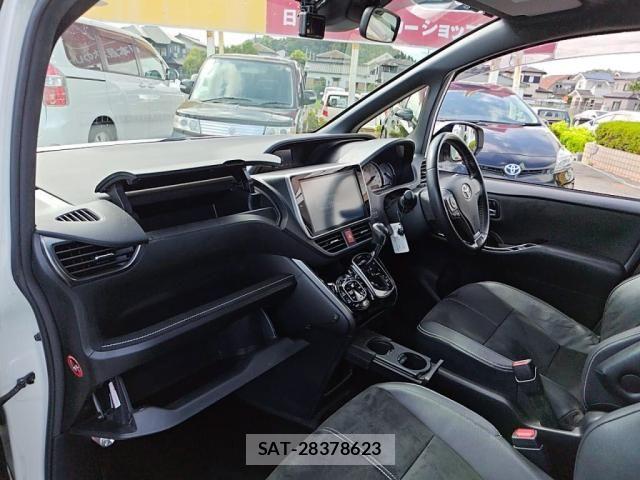 Toyota VOXY 2017-02 8102596-21
