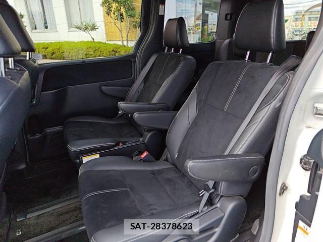 Toyota VOXY 2017-02 8102596-22