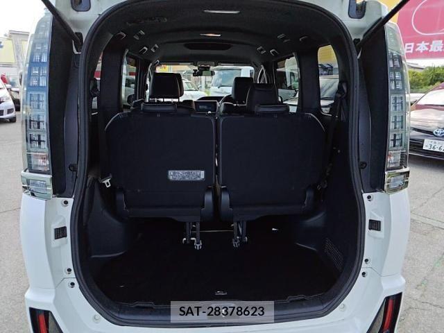 Toyota VOXY 2017-02 8102596-24