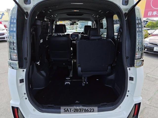 Toyota VOXY 2017-02 8102596-25
