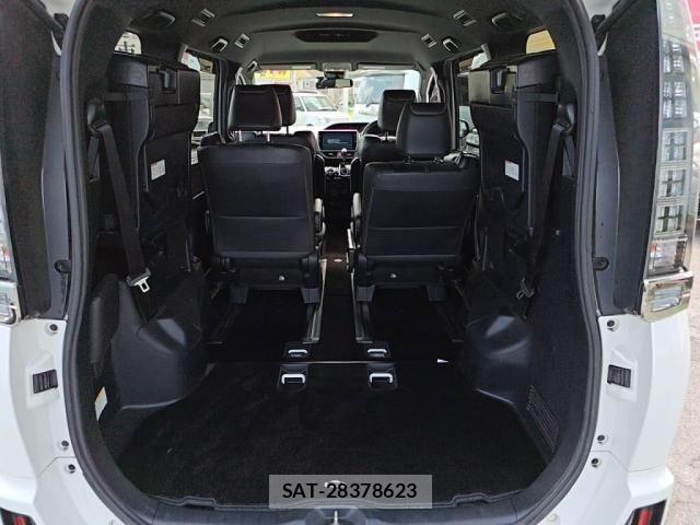 Toyota VOXY 2017-02 8102596-26