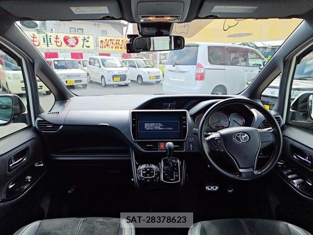 Toyota VOXY 2017-02 8102596-2