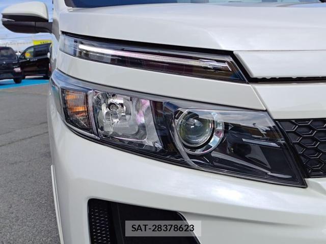 Toyota VOXY 2017-02 8102596-8