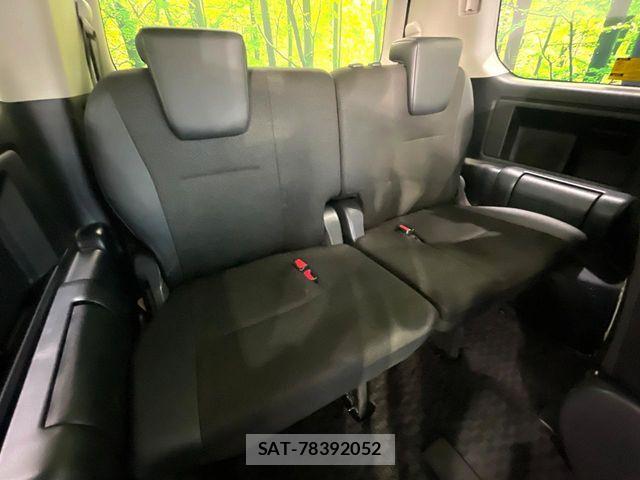 Toyota VOXY 2013-03 8102605-9
