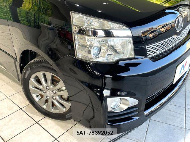Toyota VOXY 2013-03 8102605-12