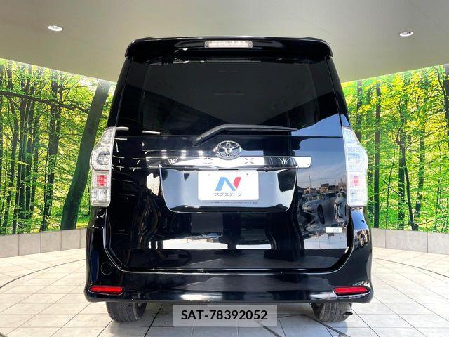 Toyota VOXY 2013-03 8102605-15
