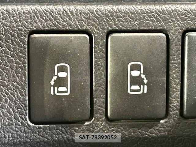 Toyota VOXY 2013-03 8102605-4