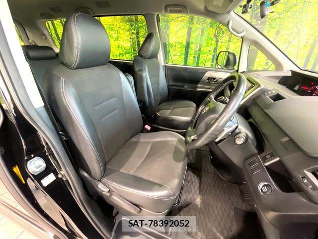 Toyota VOXY 2013-03 8102605-7