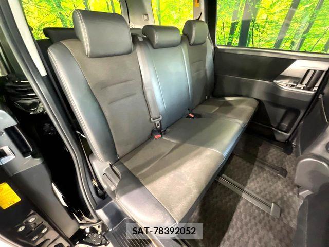 Toyota VOXY 2013-03 8102605-8