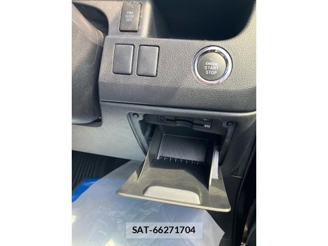 Toyota VOXY 2013-08 8102616-12