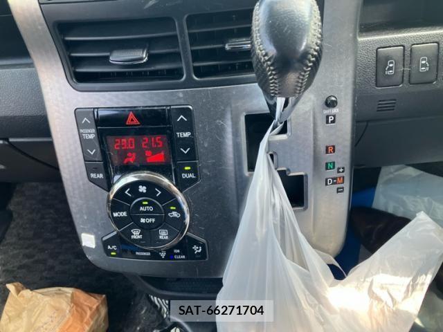 Toyota VOXY 2013-08 8102616-14