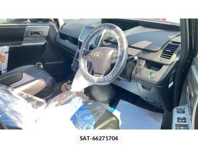 Toyota VOXY 2013-08 8102616-21