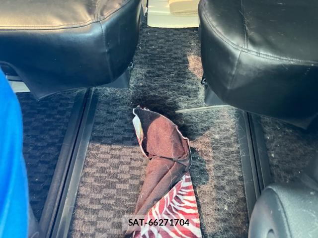Toyota VOXY 2013-08 8102616-23