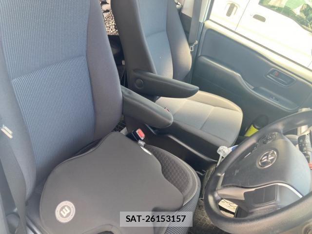 Toyota VOXY 2015-09 8102607-10