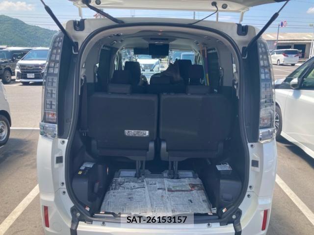 Toyota VOXY 2015-09 8102607-13