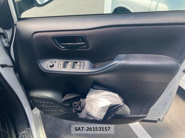 Toyota VOXY 2015-09 8102607-17