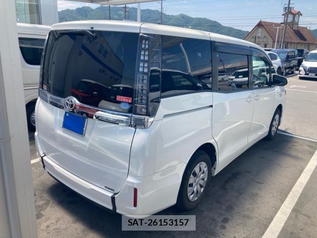 Toyota VOXY 2015-09 8102607-2