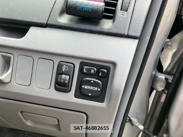 Toyota VOXY 2005-03 8102636-12