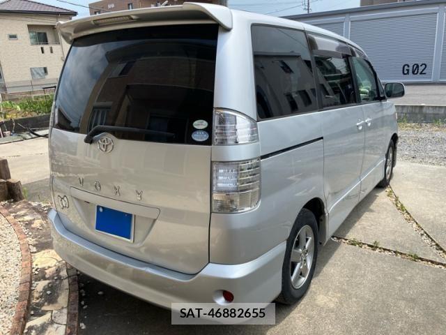 Toyota VOXY 2005-03 8102636-2