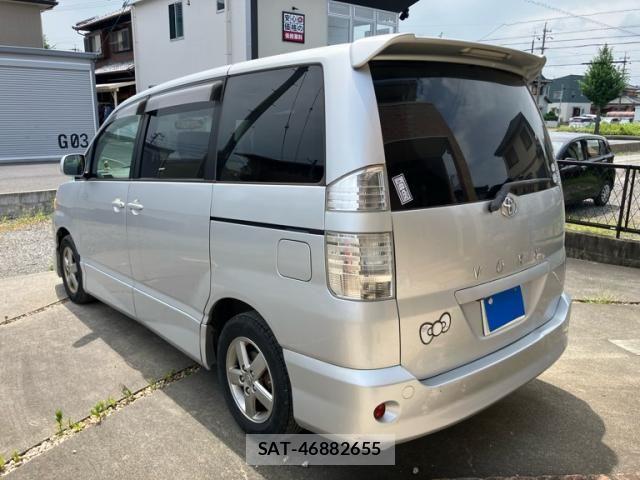 Toyota VOXY 2005-03 8102636-3
