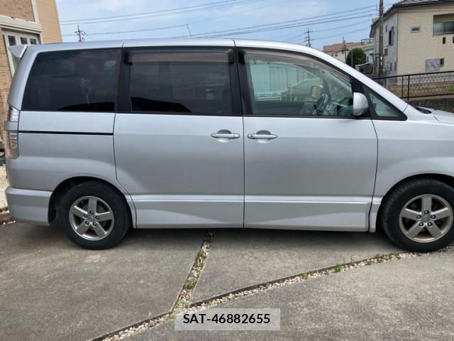 Toyota VOXY 2005-03 8102636-4