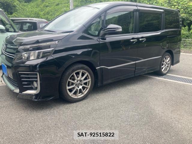 Toyota VOXY 2014-05 8102611-3