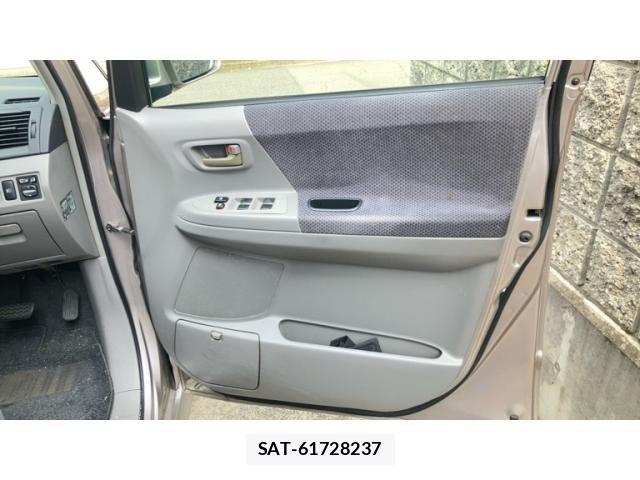 Toyota VOXY 2004-02 8102624-11