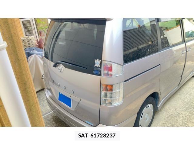 Toyota VOXY 2004-02 8102624-1