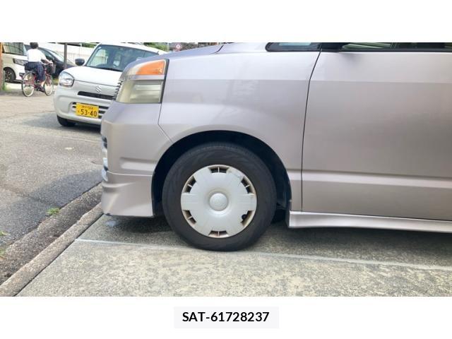 Toyota VOXY 2004-02 8102624-4
