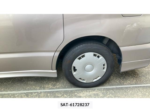 Toyota VOXY 2004-02 8102624-5
