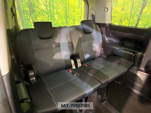 Toyota VOXY 2016-05 8102600-11