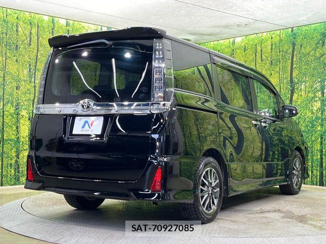 Toyota VOXY 2016-05 8102600-17