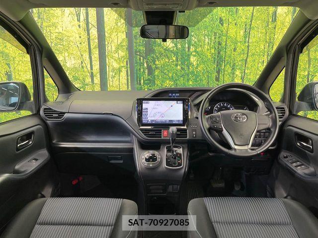 Toyota VOXY 2016-05 8102600-1