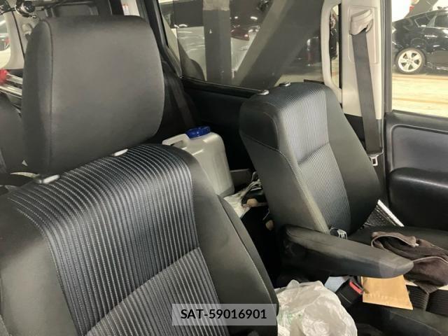 Toyota VOXY 2016-11 8102608-11