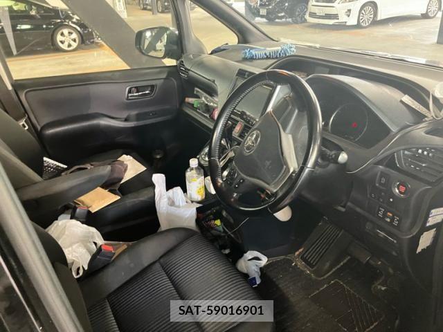 Toyota VOXY 2016-11 8102608-12