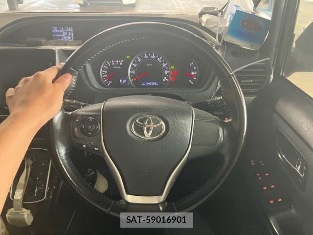 Toyota VOXY 2016-11 8102608-13
