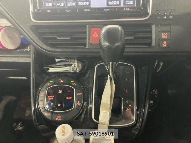 Toyota VOXY 2016-11 8102608-17