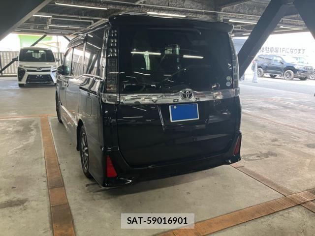 Toyota VOXY 2016-11 8102608-3
