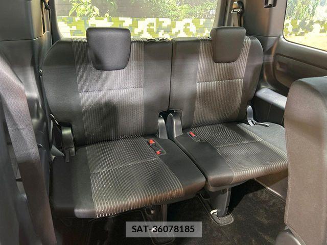 Toyota VOXY 2018-02 8102593-9
