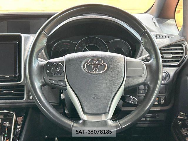 Toyota VOXY 2018-02 8102593-10