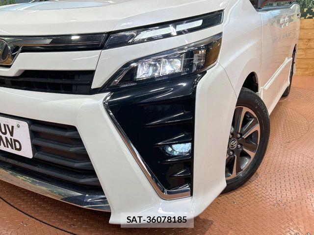 Toyota VOXY 2018-02 8102593-11
