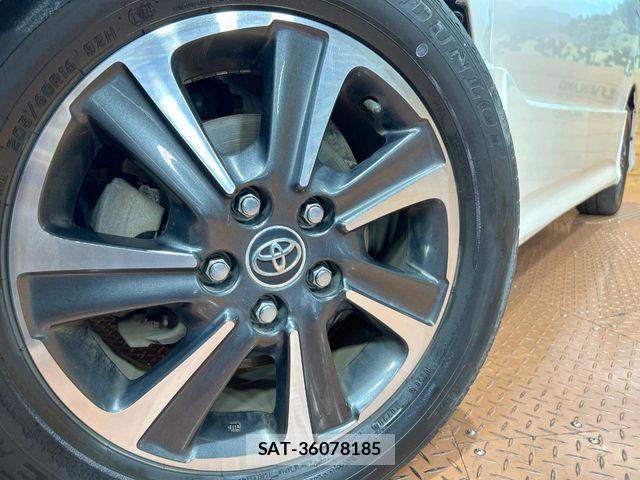 Toyota VOXY 2018-02 8102593-12