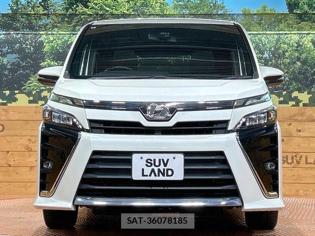 Toyota VOXY 2018-02 8102593-13