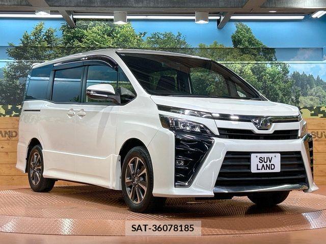 Toyota VOXY 2018-02 8102593-15